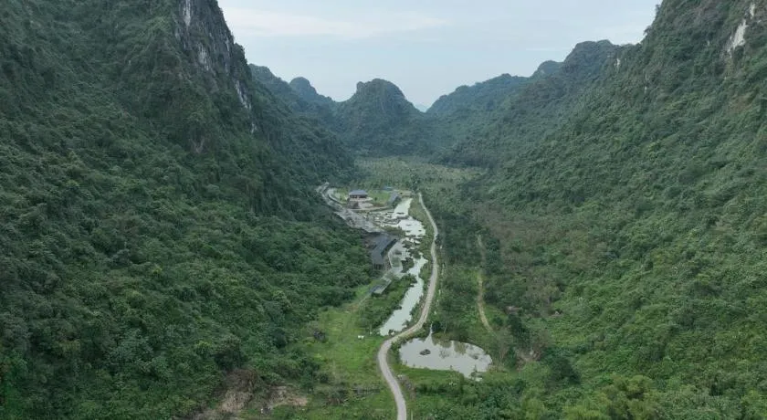Ninh Binh Golden Camellia Park - Image 1