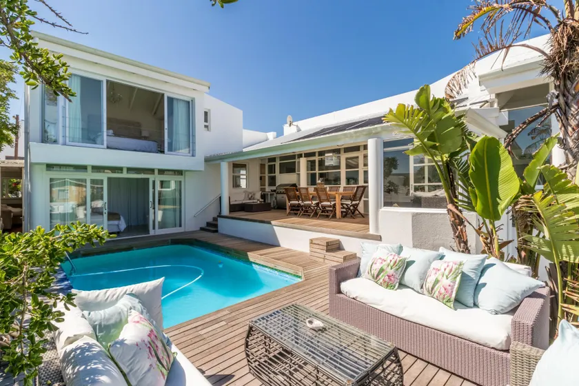 White Waves Beach House - Image 1