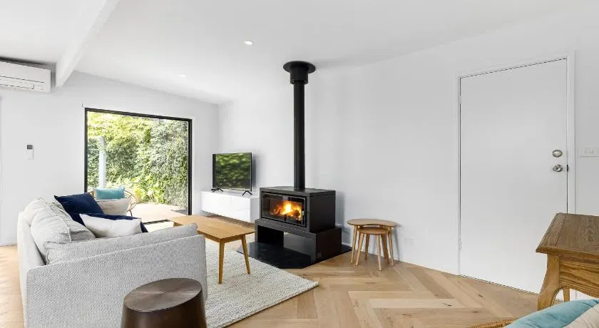 1 Love, 2 Seas - Boutique Beach House - Image 1