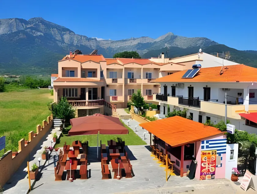 Ellas Hotel - Image 1