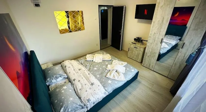 Apartament cu 2 dormitoare decomandat/Utilat acceptam plata cu cardul oferim factura - Image 1