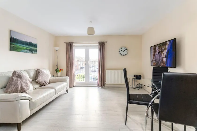 Lovely Two Bed detached house with Parking - Image 1