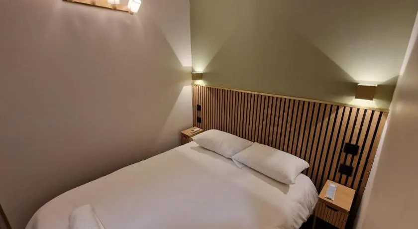 Hotel Du Centre - Image 1