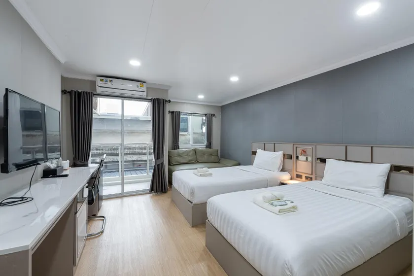TJ 4711 Residence - Image 1