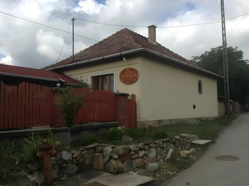 Szarka Vendégház és Pince - Image 1
