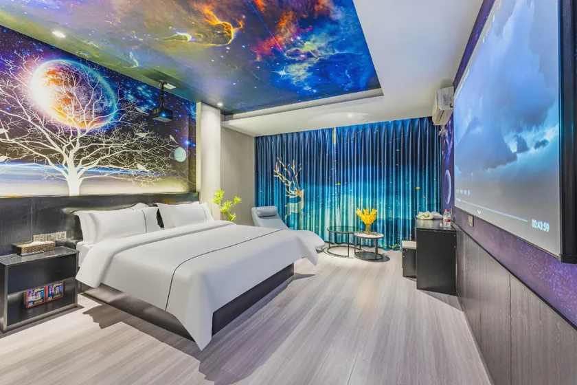 Yijia Holiday Hotel - Image 1