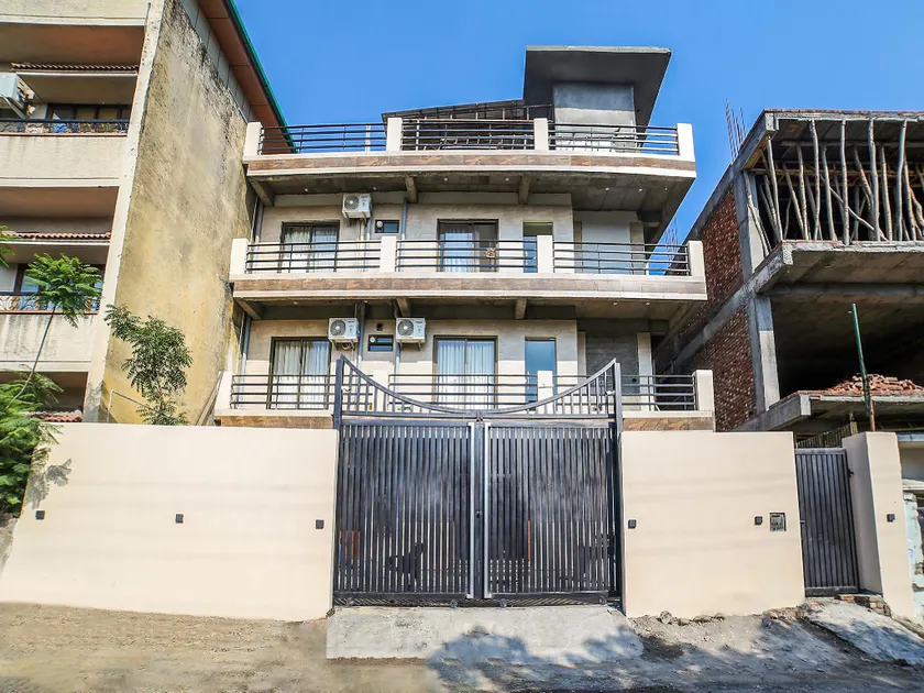 Hotel O Status Inn - Image 1