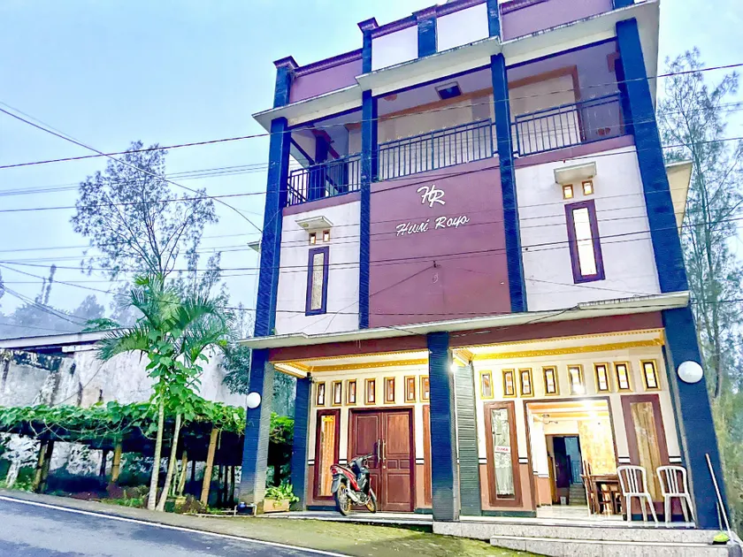RedDoorz at Hotel Huni Raya Bromo - Image 1