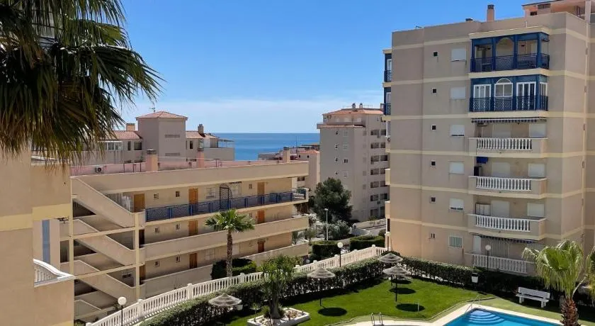 Vidunderlige lejlighed i Arenales Del Sol, på Costa Blanca, Spanien  med fælles pool med plads til 4 personer - Image 1