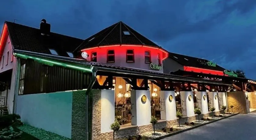 István Parkhotel és Gasztrofarm - Image 1