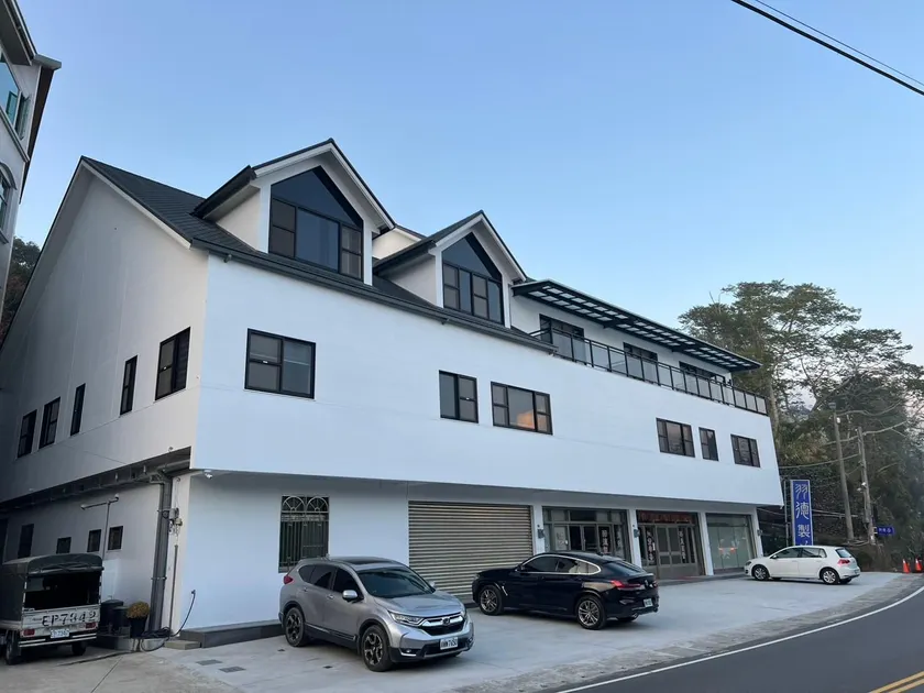 leisurely Inn - Image 1