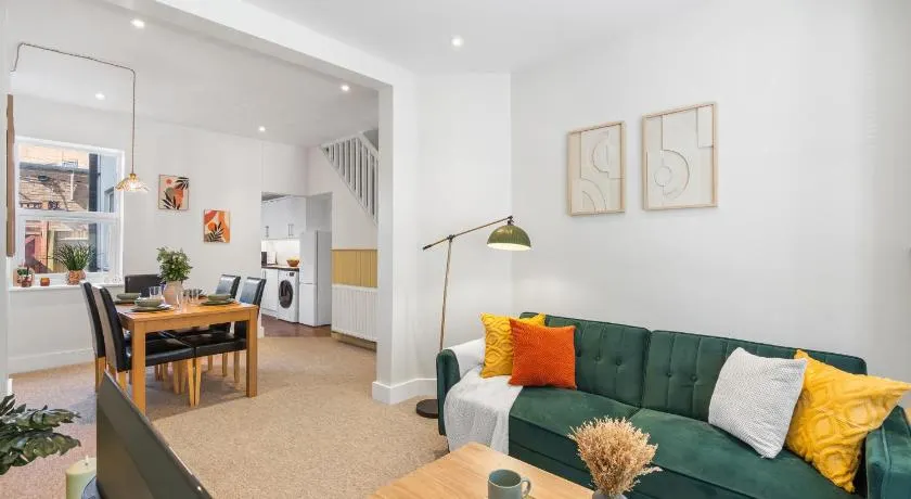 Spacious 2-Bed Eastbourne Retreat - Image 1