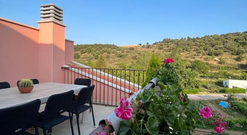 Apartamentos La Flor - Image 1