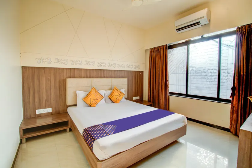 SPOT ON 68688 Royal Guest House - Image 1