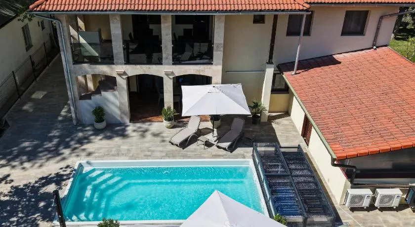 Mirage Apartments & Pool - Balatonboglar - Image 1