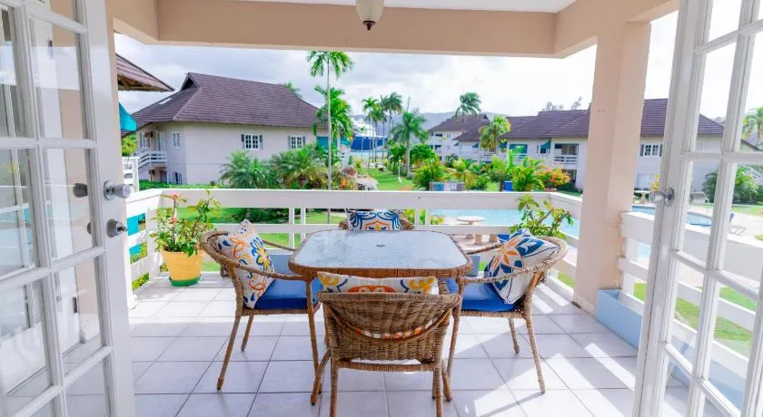 Seaport Paradise - Image 1