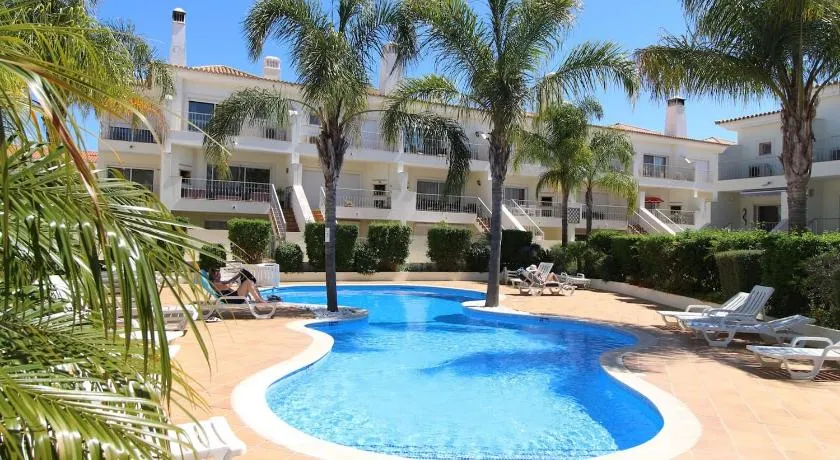 Lotus Villa 5 Schlafzimmer Doppelhaushälfte mit Schwimmbad in Boliqueime - Algarve - Image 1
