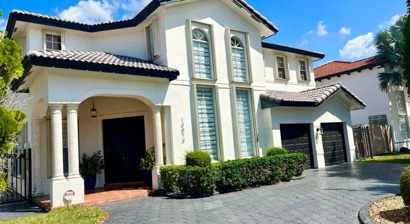 Comfortable New Home Miami - Image 1