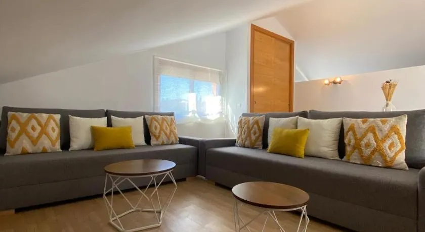Ático tipo loft abuhardillado en primera línea de playa - Image 1