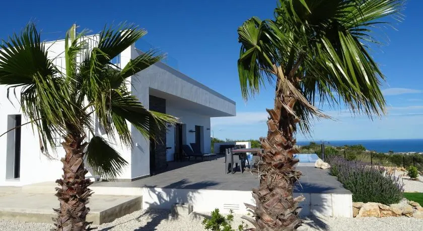Charmante villa de vacances avec vue sur la mer - Image 1