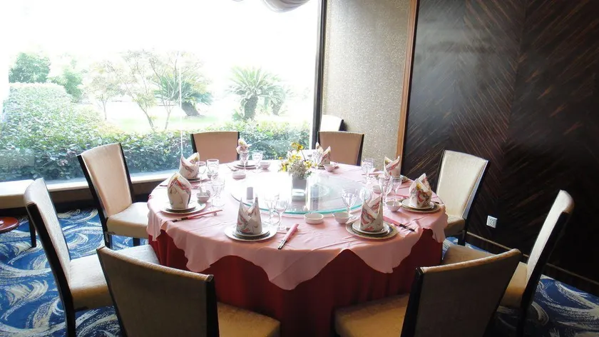 Golden Villa Park Hotel Shanghai - Image 1