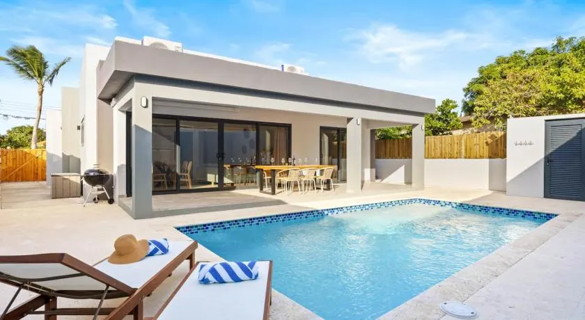 Koko Nido – Modern Luxury Pool Villa in Noord - Image 1