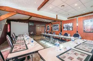Comfort Hotel CDG Goussainville - Image 1