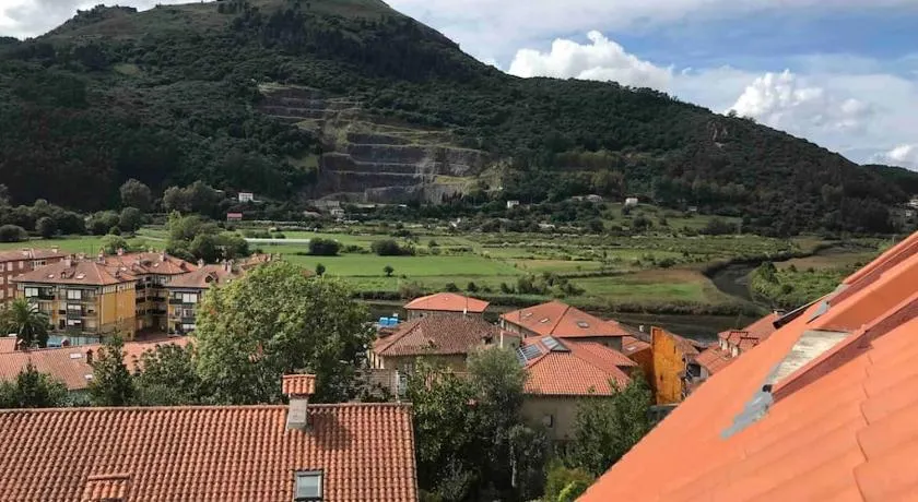 Precioso Ático con parking privado. Vistas al Río - Image 1