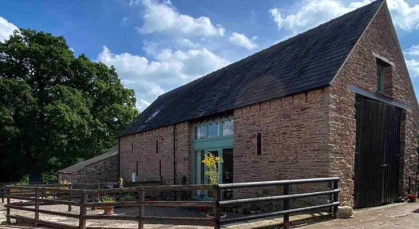 Mallards Barn on a rural farm - Image 1