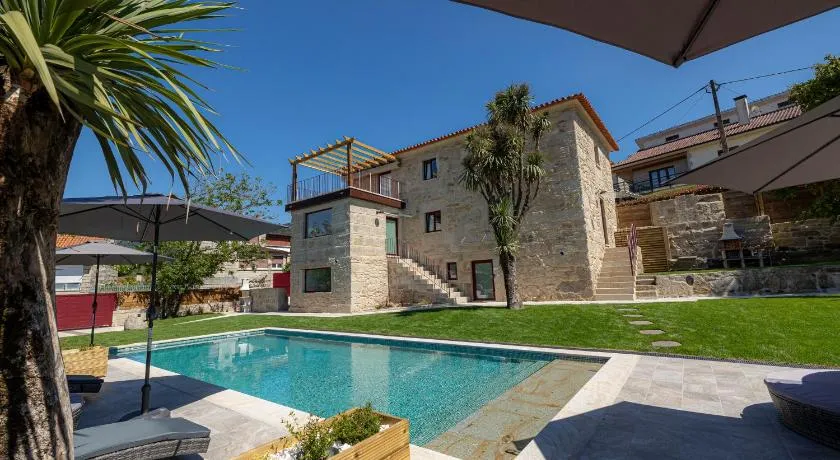 Cruzeiros Guest House, piscina, jacuzi, grupos - Image 1