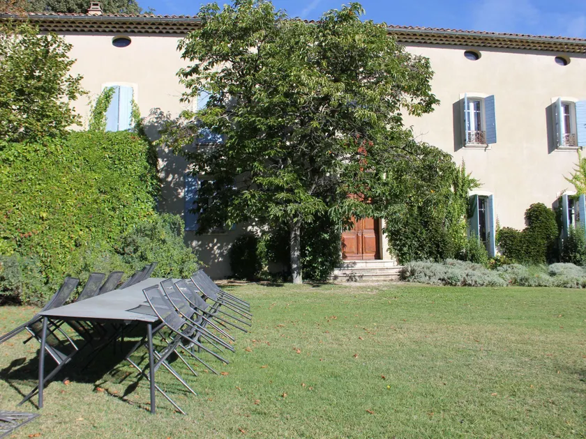 Beautiful mansion with views of Mont Ventoux and with fenced private pool - Image 1