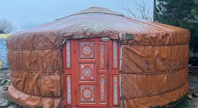 Yurta cerca de Madrid - Image 1