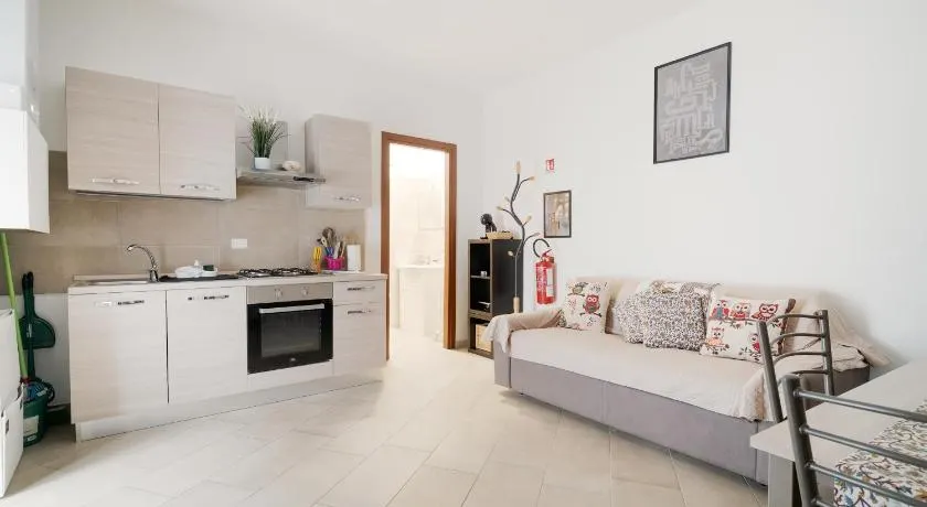 GuestHost - Cozy Ground-Floor Apartment in Affori - Image 1