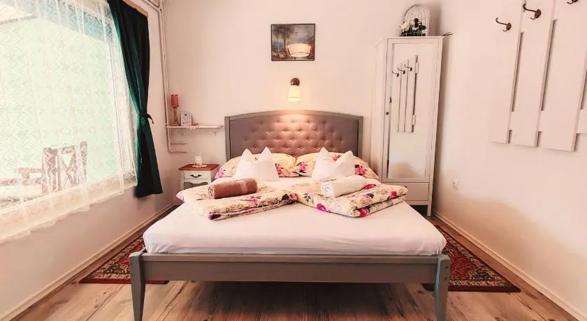Elisoria Apartments - Image 1