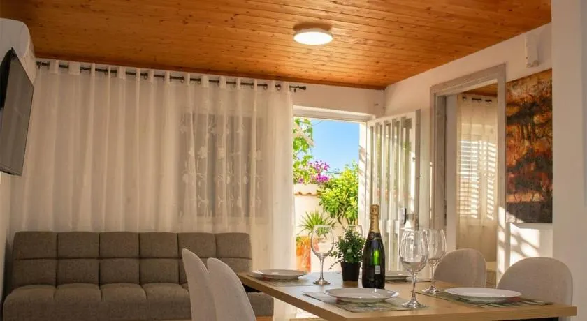The Beach White House - 80m from the Beach - Renovated - Image 1