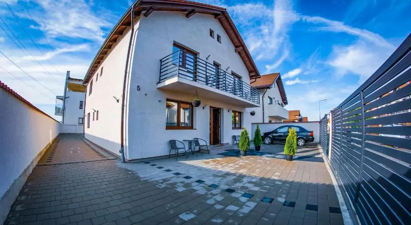 Five House - Image 1