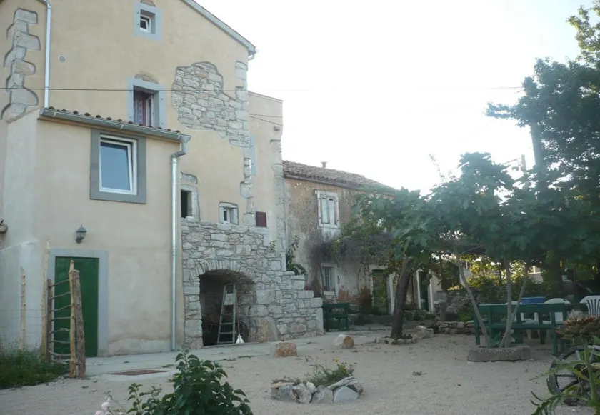 Holiday house Old Stone Cres, Island Cres - Image 1
