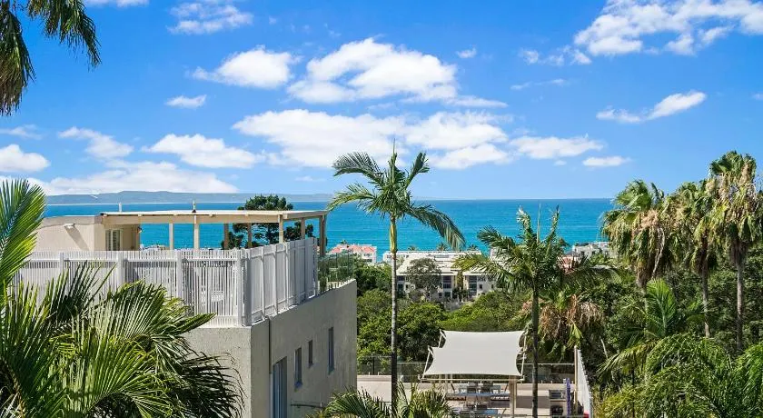 Descola 10 - Ocean Views Close to Noosa Main Beach - Image 1