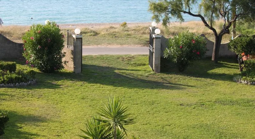 Villa Angela, seafront apartments, Almiros beach - Image 1