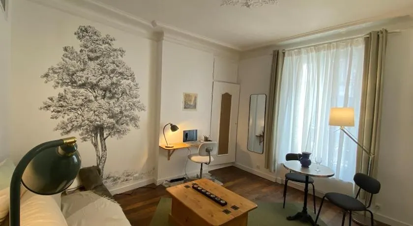 Saint-Mandé studio, proche metro Ligne 1 & Paris Centre, Wifi rapide, Ideal couple, télétravail - Image 1