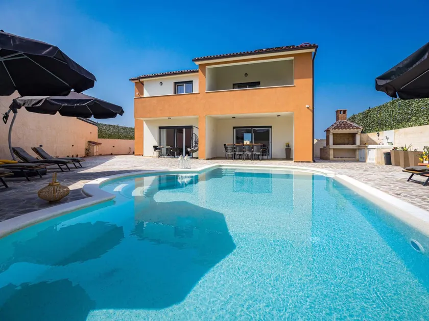 Luxe villa in Pula with pool and jacuzzi - Image 1