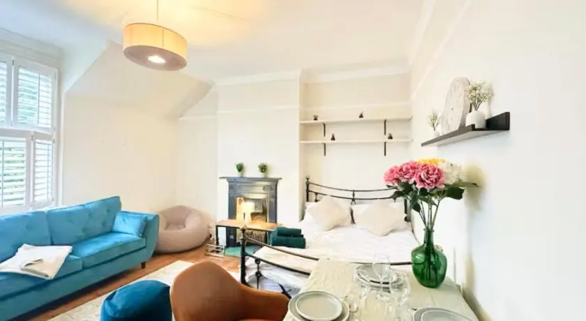 Wimbledon Area Apartment - Image 1