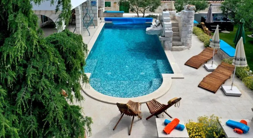 Villa con terraza, barbacoa y piscina privada | Vistas a la piscina - Image 1