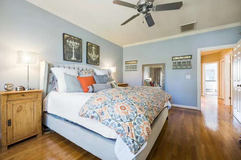 Hotel Emerald Suites At Airport - Image 1