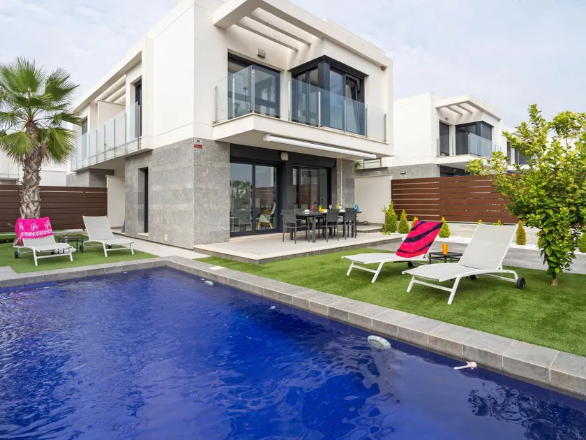 Luxury holiday home with air conditioning and private pool at Vistabella Golf - Image 1
