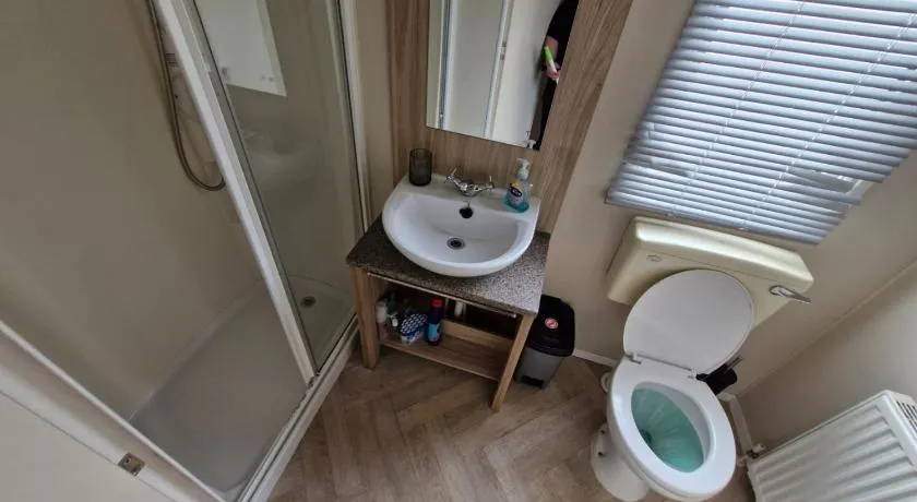 ellies caravan hire 8 berth - Image 1
