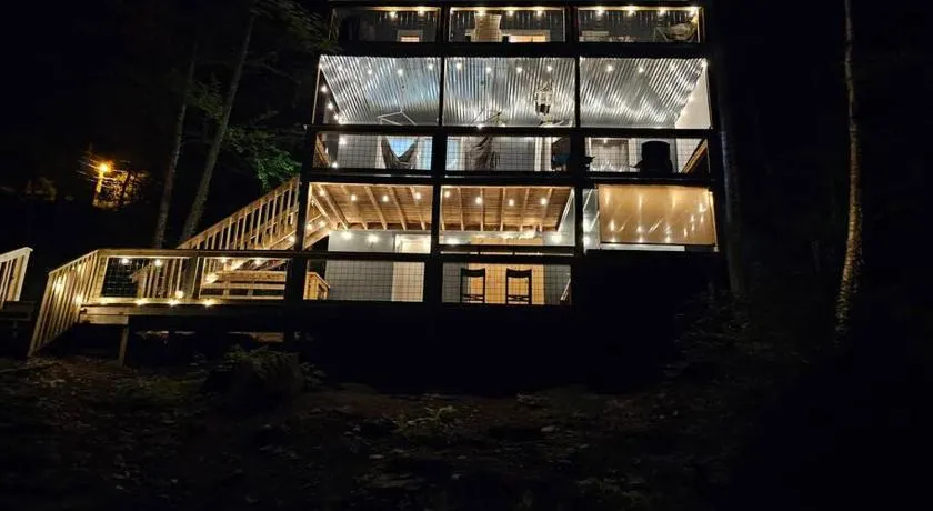 Cozy Mountain Chalet With Hot Tub Outdoor Movie Screen And Fire Place - Image 1