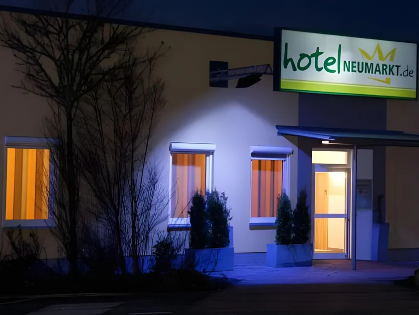 Hotel Neumarkt - Image 1