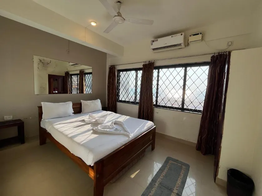 Baga Beach Sunset And Spa - Image 1