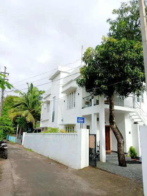 Whitefort Rohini Homestay - Image 1